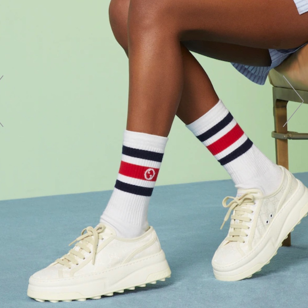 NWT sneakers. Purchased in store and shut don’t love on me. Size 38